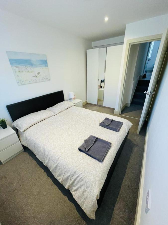 Lovely 2 Bedroom Serviced Apartment In Londres Extérieur photo