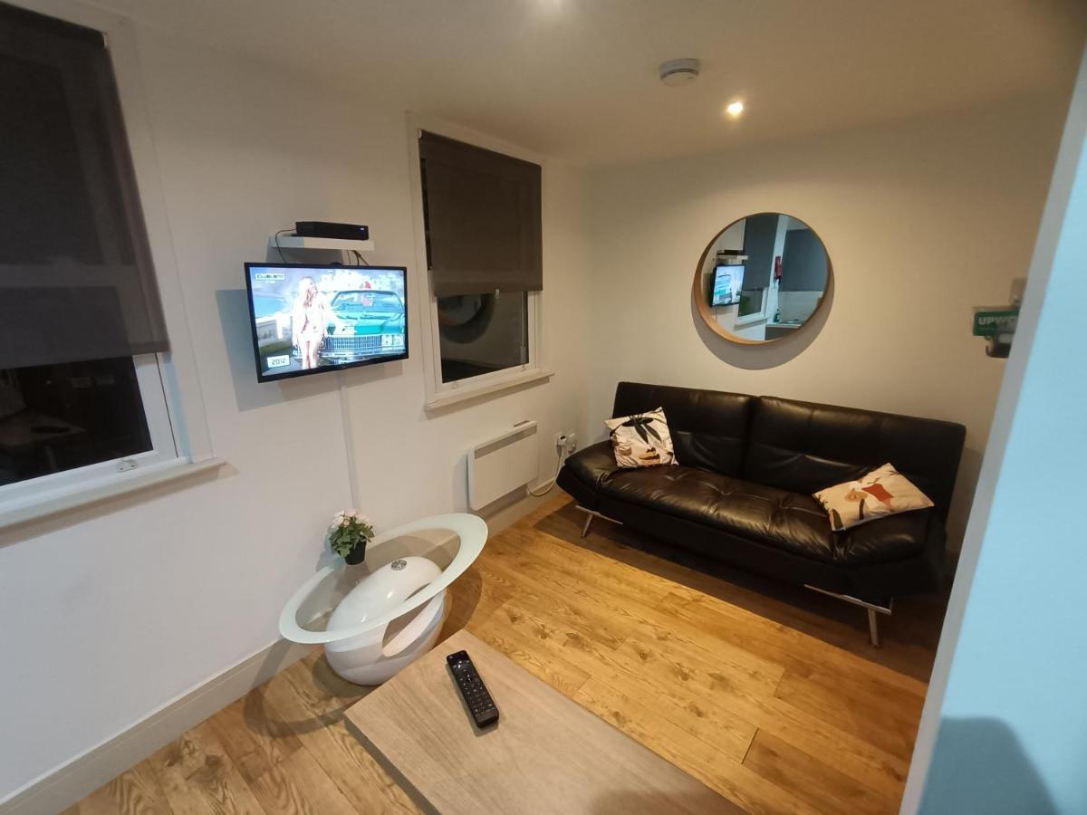 Lovely 2 Bedroom Serviced Apartment In Londres Extérieur photo