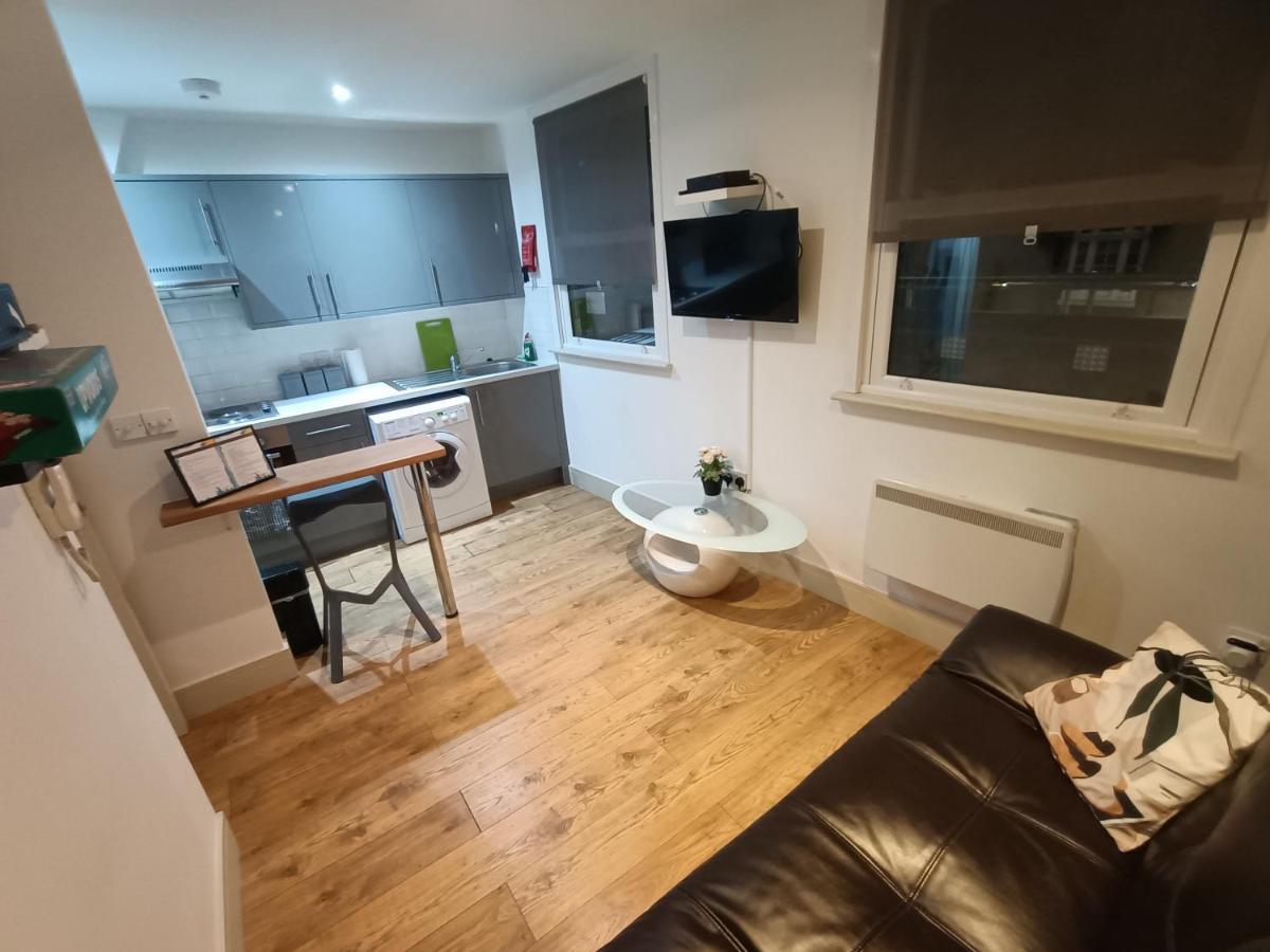 Lovely 2 Bedroom Serviced Apartment In Londres Extérieur photo
