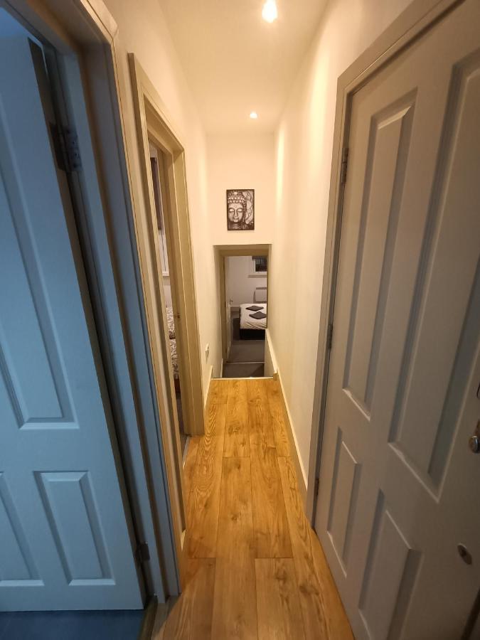 Lovely 2 Bedroom Serviced Apartment In Londres Extérieur photo